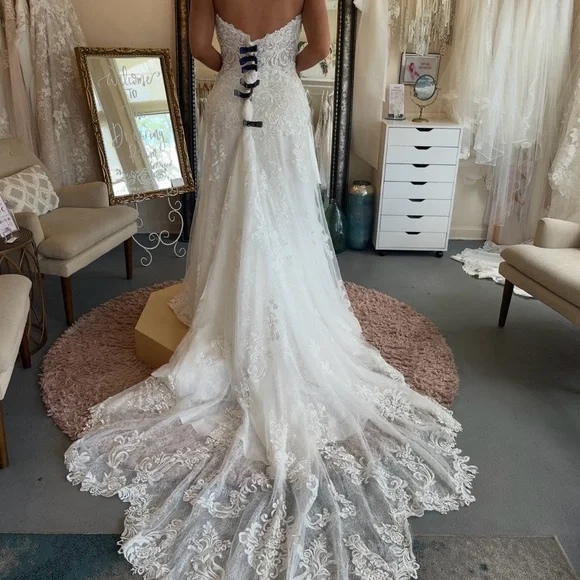 Stunning Strapless Lace Bridal Gown - Picture 4 of 4